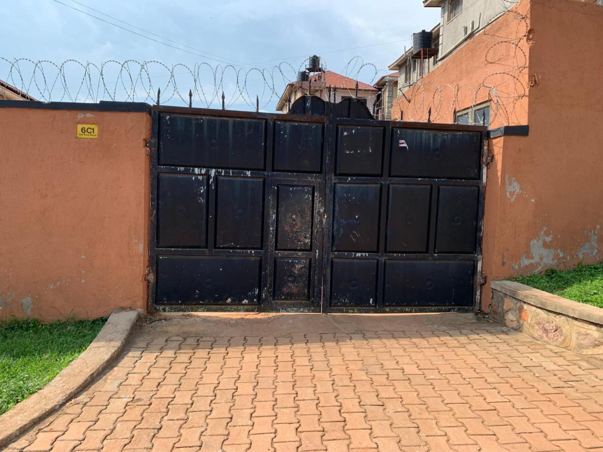Lark Suites -Bukoto Kampala Bagian luar foto