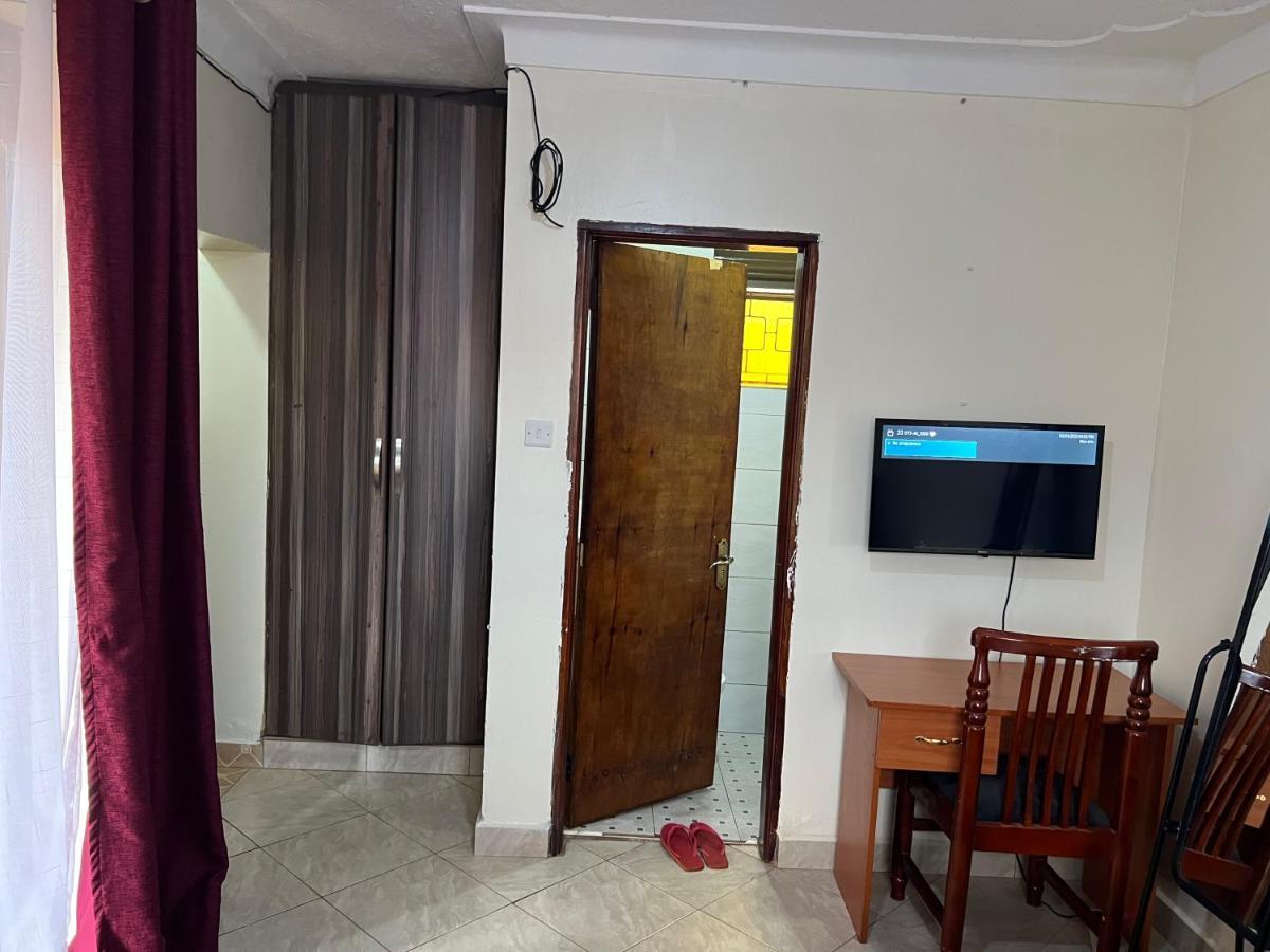 Lark Suites -Bukoto Kampala Bagian luar foto
