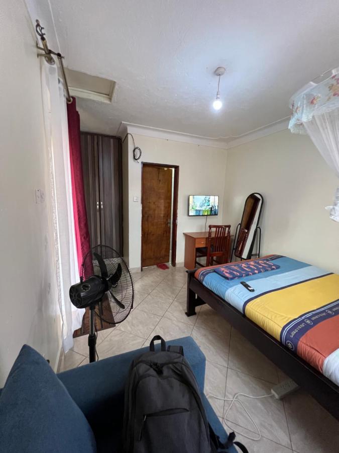 Lark Suites -Bukoto Kampala Bagian luar foto