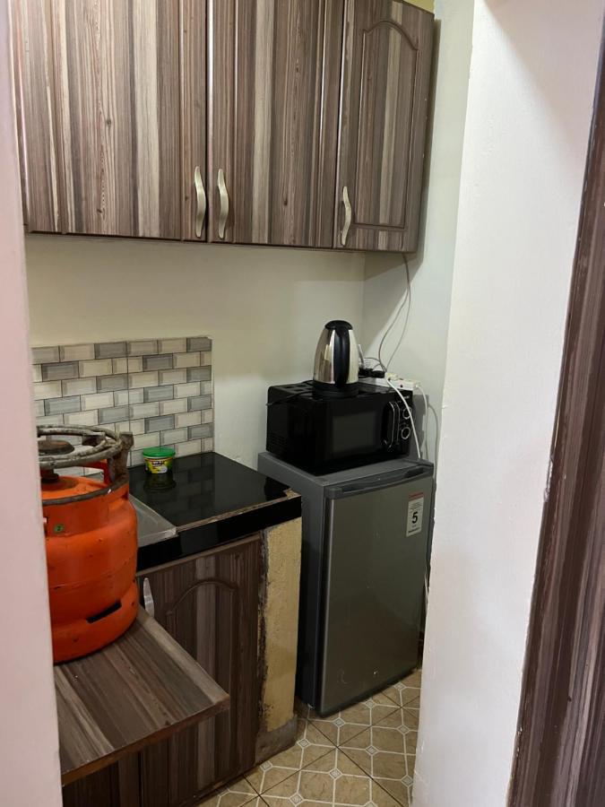 Lark Suites -Bukoto Kampala Bagian luar foto