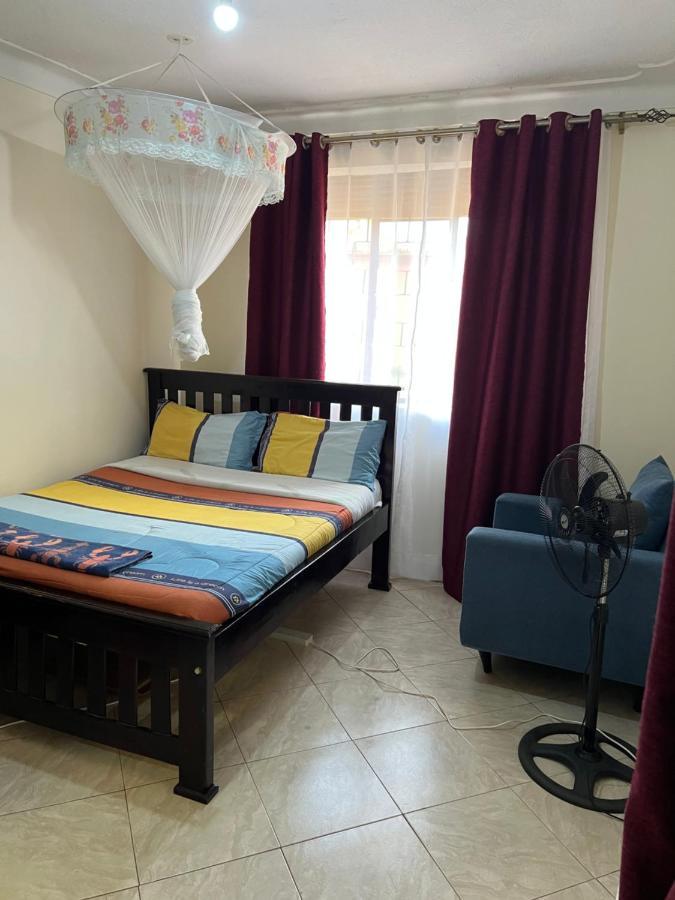 Lark Suites -Bukoto Kampala Bagian luar foto